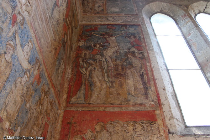Détail des peintures figuratives du chœur de la seconde moitié du XIVe siècle dans la chapelle funéraire de l'église de l'ancienne chartreuse de Sainte-Croix-en-Jaretz (Loire).