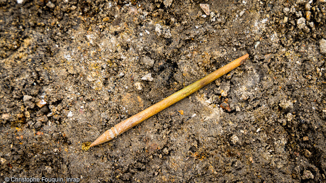 Stylet découvert dans des latrines qui avaient servi de dépotoirs dans le quartier sud de la ville antique de Sens (Yonne). 