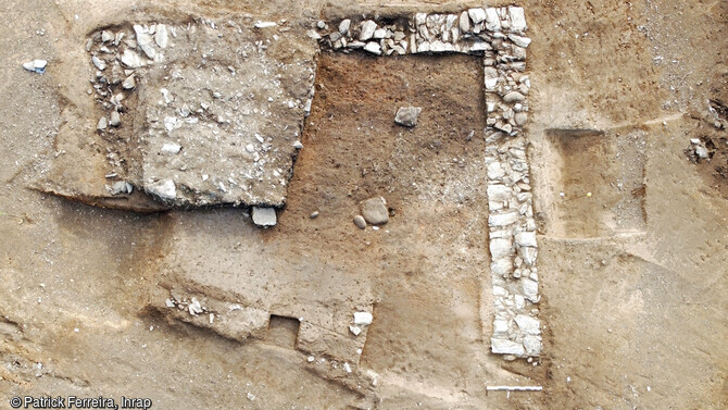 Outre la période protohistorique, le site de Brancale à Monte (Haute-Corse) a livré des témoignages d'occupations plus tardives . Un bâtiment en pierres, de plan rectangulaire (8,20 m sur 6 m) a été mis au jour, du bas Moyen Âge, ou époque moderne (?). Il met en évidence la présence de deux bases de poteaux qui divisent l'espace et induisent l'existence d'un étage disparu.Une grande fosse située à proximité semble devoir être mise en relation avec cette construction. 