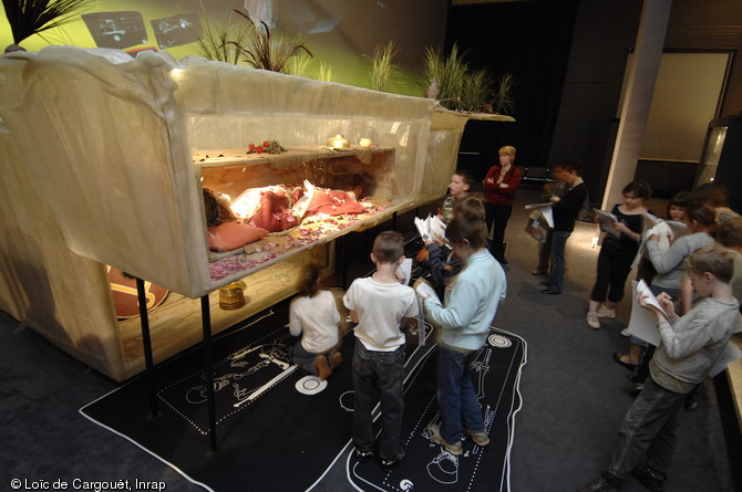   Exposition Nos ancêtres les Barbares à Saint-Dizier.Un groupe scolaire en visite sur l'exposition au musée de Saint-Dizier.    