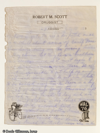 Second feuillet de la lettre au sergent Liepman datée de 1914. Fouille d'un site mérovingien à Messein (Meurthe-et-Moselle), 2004.  Le courrier se compose d'une enveloppe et de quatre feuillets sur papier à pâte mécanique, illustré. Ces feuillets sont à l'entête de Robert M. Scott, pharmacien à Oklahoma city. Seul leur recto est manuscrit avec une encre bleue à base d'aniline.