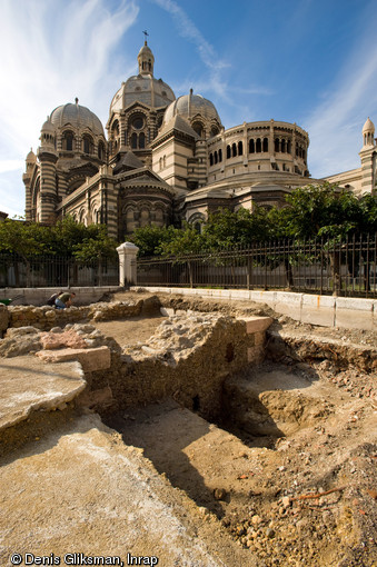 Les bâtiments du Grand Séminaire du XIXe s. et la nouvelle Major au second plan, fouille de l'esplanade de la Major à Marseille, 2008.