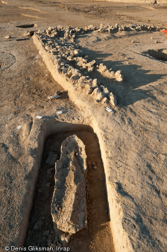 Tombe d'enfant en amphore africaine, IIIe-IVe s. de notre ère, fouille du site de la Courgoulude à Lattes (Hérault), 2010. 
