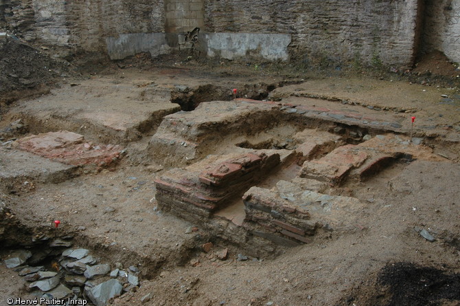 Maçonneries antiques mises au jour lors de la fouille du quartier de la Visitation, Ier-IIIe s. de notre ère, Rennes (Ille-et-Vilaine), 2004.   