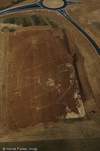 À Ste Hermine en Vendée un habitat et une nécropole du haut-moyen-âge (Xe-XIIe siècle) ont été été fouillés par une équipe de l'Inrap en 2008.