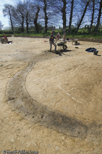 Dégagement d'un fossé de l'âge du Bronze à Bédée (Ille-et-Vilaine), 2011.  