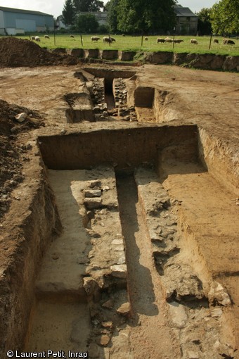 Aqueduc en cours de fouille, Ier-IIe s. de notre ère, Famars (Nord), 2008.