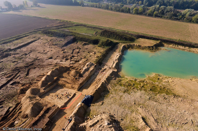 Vue aérienne du site du Chemin de la fosse de la Haie à Changis-sur-Marne (Seine-et-Marne), 2012.Le cliché a été pris en direction du sud-ouest, vers la Marne.