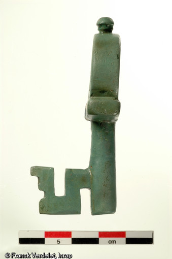 Clef de coffre en bronze, époque augustéenne, Bassing (Moselle), 2010.