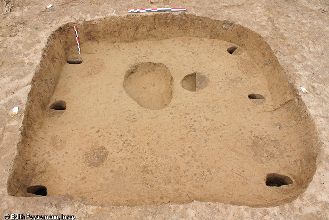Cabane excavée à six poteaux porteurs, VIIe-VIIIe s., Pfulgriesheim (Bas-Rhin), 2010.