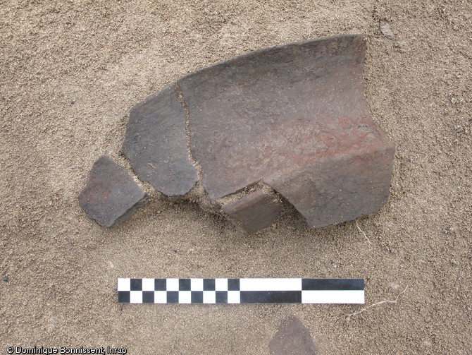 Fragments de bol en céramique mis au jour dans le dépotoir du village précolombien de Pointe du Canonnier (Saint-Martin), VIIe-Xe s., 2012.