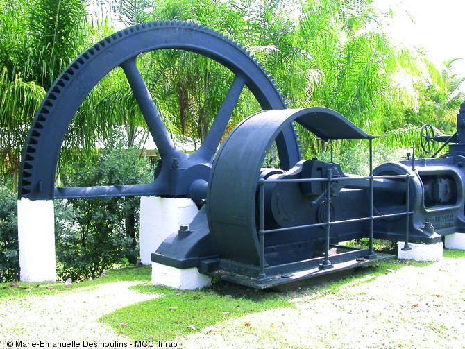 Machine à vapeur pour broyer la canne à sucre, Guadeloupe.