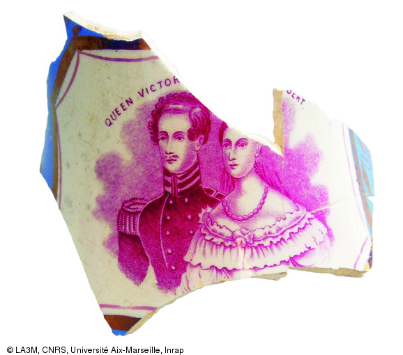 Fragment de pichet  Queen Victoria and Prince Albert , XIXe s., plantation Mont Vernon, Saint-Martin (Antilles).
