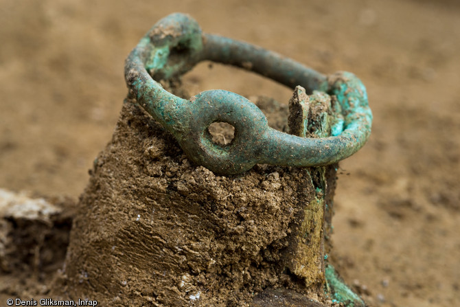 Vue de détail d'un bracelet, IVe s. avant notre ère, Buchères (Aube), 2013.