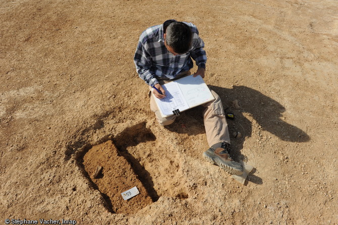 Enregistrement des données d'une structure archéologique, ferme gauloise d'Andilly (Charente-Maritime), IIe-Ier s. avant notre ère, 2012. 