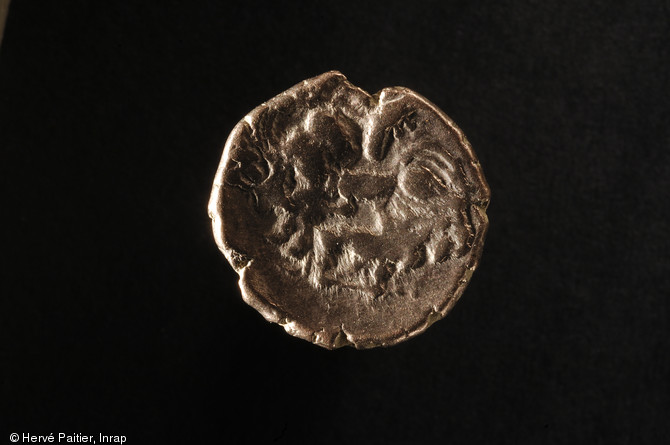 Quart de statère gaulois du trésor monétaire de Laniscat (Côtes-d'Armor), 75-50 avant notre ère, 2007.