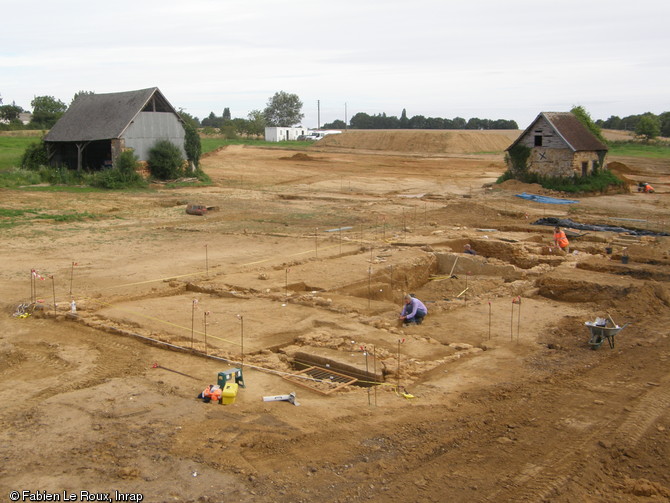 Vue générale des fouilles du manoir de La Ronce à La Milesse (Sarthe), 2012. 