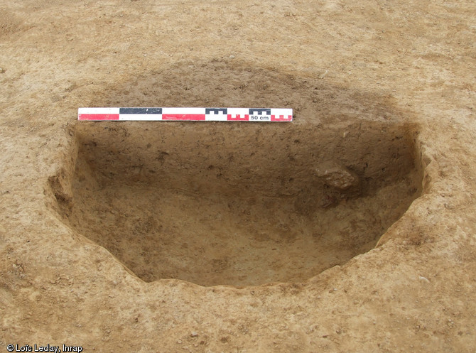 Probable silo enterré partiellement conservé, Noyal-sur-Vilaine (Ille-et-Vilaine), 2012.La base incurvée des parois pourrait correspondre à un profil dit en bouteille.