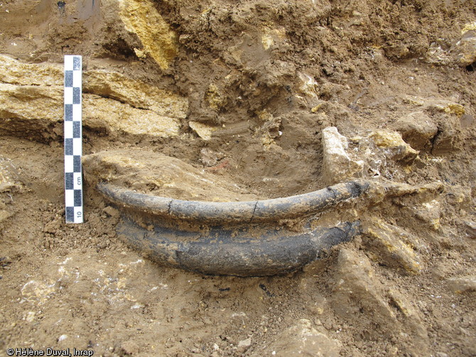 Jatte en céramique découverte dans un fossé à Bourguébus (Calvados), 2013.
