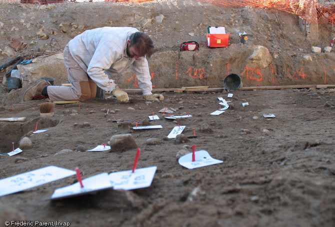 Fouille d'un niveau d'occupation néolithique, VIe millénaire avant notre ère, boulevard Charles Nédélec, Marseille, 2007.La découverte d'un site d'habitat de cette époque fait remonter l'histoire de Marseille à 6 000 ans avant notre ère, c'est à dire bien avant la création de la cité par les Phocéens.