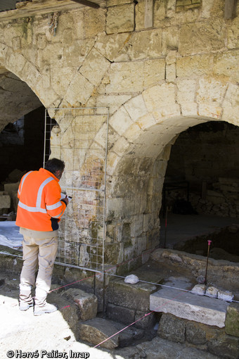 Étude des maçonneries en élévation, prieuré de la Madeleine, abbaye de Fontevraud (Maine-et-Loire), 2013.