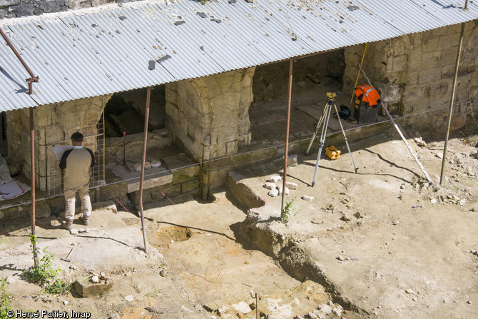 Étude des maçonneries en élévation, prieuré de la Madeleine, abbaye de Fontevraud (Maine-et-Loire), 2013.