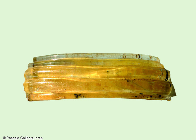 Élément de parure : fragment de bracelet en verre filé (période gauloise)